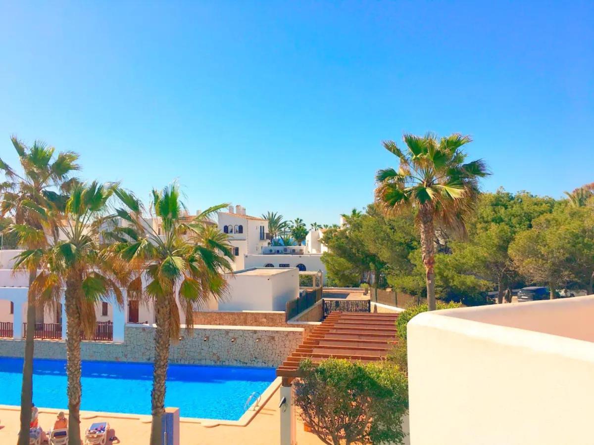 Lägenhet En Complejo Con Piscina