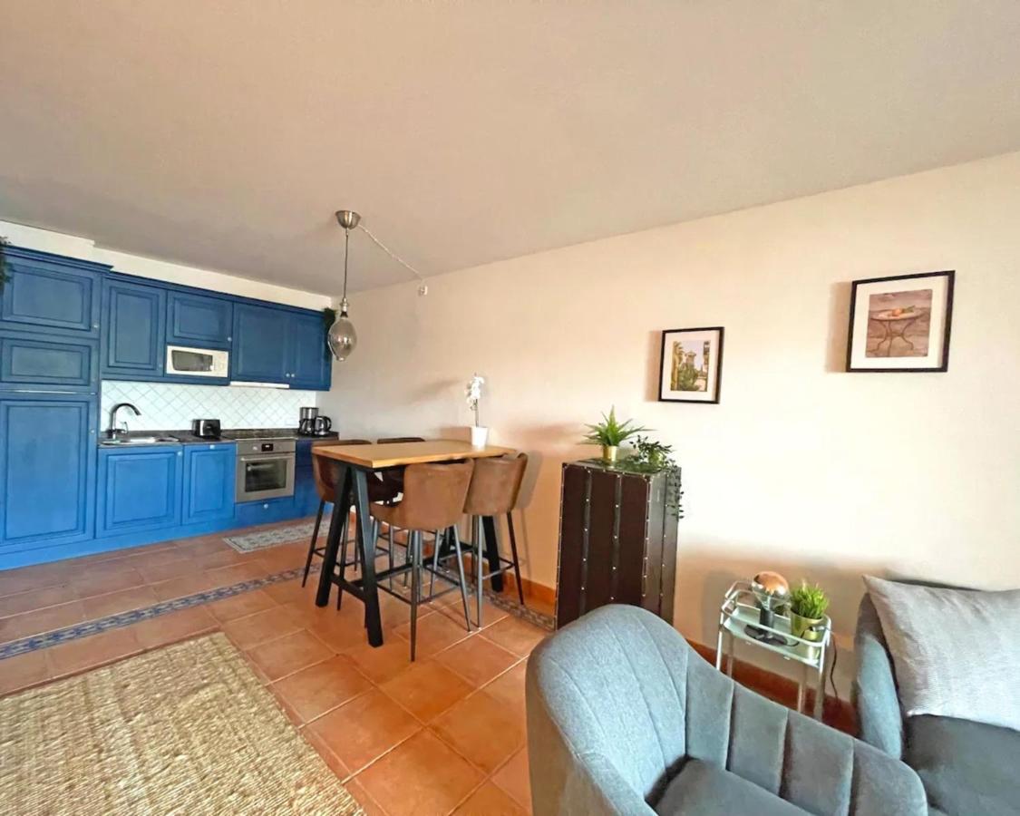 En Complejo Con Piscina Apartment